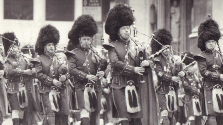Secrets of the St. Patrick's Day parade in NYC 1 One of the oldest in the country, the St. Patrick's Day parade in New York City draws up to 250,000 participants. On March 17, 1986, members of the NYPD Emerald Society played the bagpipes.