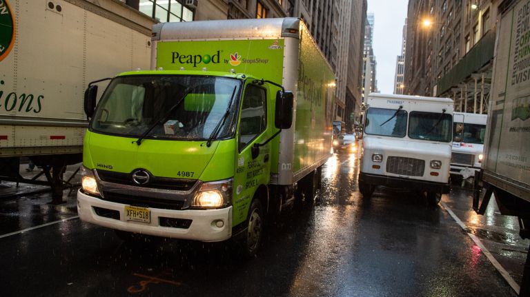 Manhattan streets burdened by rise of e-commerce, report says 1 Online shopping hasn't actually lowered car use in Manhattan, according to a recent study by the NYU Rudin Center for Transportation Policy & Management.