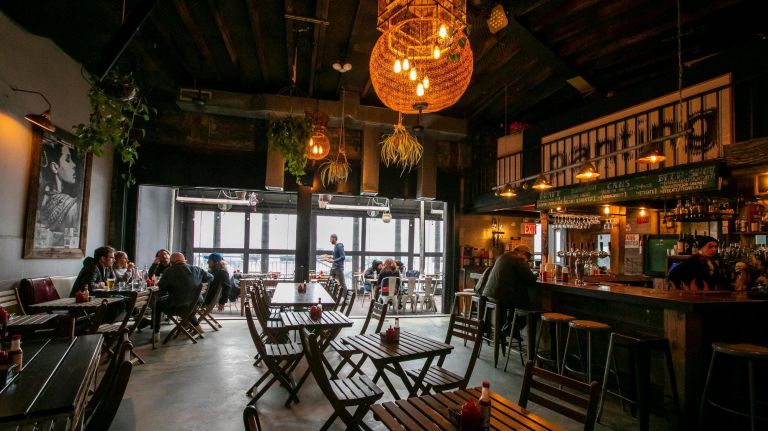 Before the L train shutdown, get to know these restaurants and bars 3 Forrest Point in Bushwick offers a mix of American, Mexican and Middle Eastern cuisines.