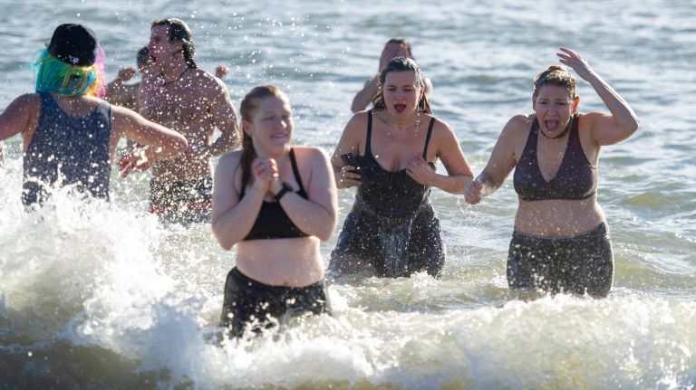 Pungers make their way back to shore.&nbsp;