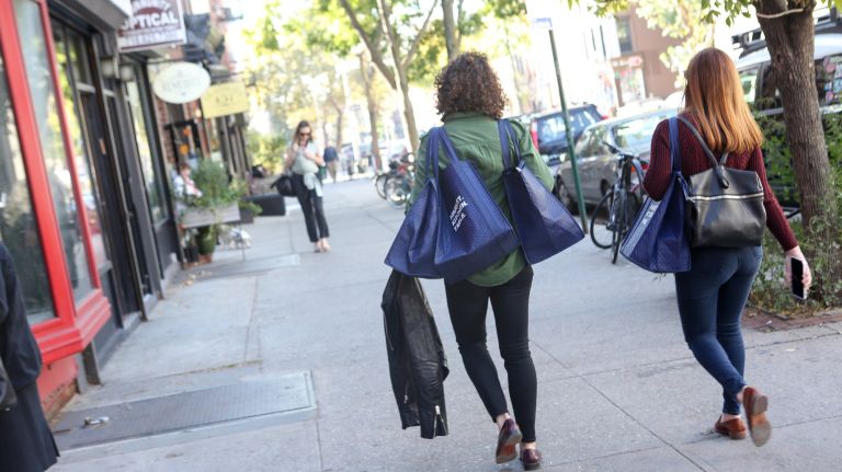 What to do and where to eat in Carroll Gardens, Brooklyn's peaceful neighborhood 2 Brooklyn's Carroll Gardens offers a peaceful and fun day full of good food, cute boutiques and scenic streets.