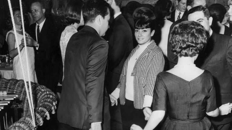 Inside the NYC nightclubs of the '60s and '70s, from rock to disco 4 Partiers try out the