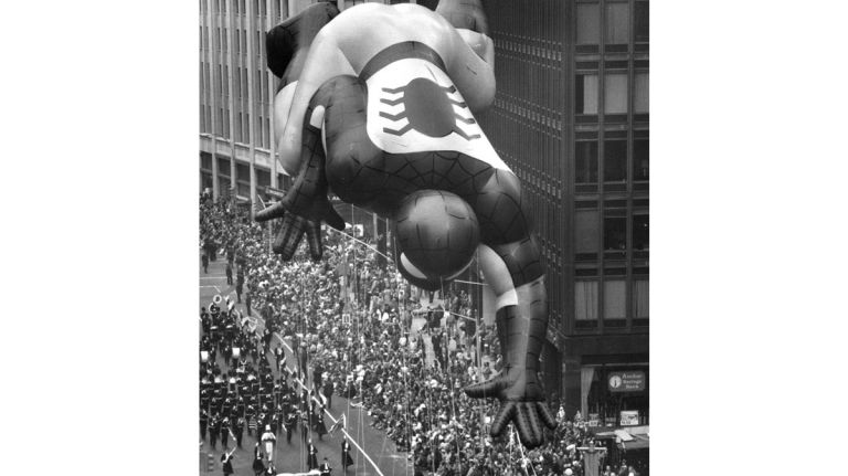 Thanksgiving parade balloons through the years 11 Spiderman flies down Broadway during his debut in the Macy's Thanksgiving Day Parade on Nov. 26, 1987.