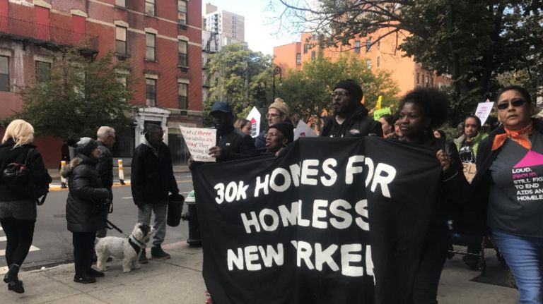 Homeless advocates rally Mayor de Blasio for more housing 2 Activists march to Gracie Mansion on Wednesday to call for more low-income housing.