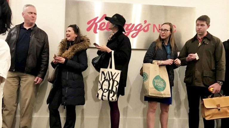 Homeless Girl Scouts extend cookie sale in Union Square 10 People wait on line for cookies from Troop 6000 in Union Square.