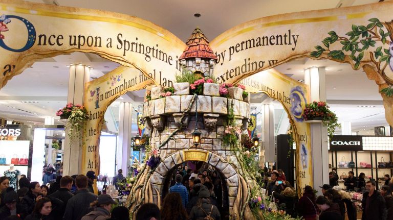 Macy’s Flower Show creates a fairy tale of flowers 15 People walk past