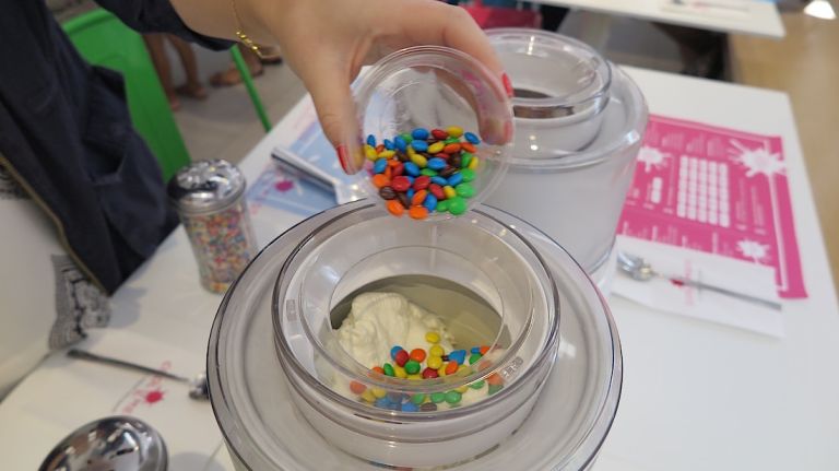 What a beautiful sight. You add your toppings while the base is aerating and reaching the desired consistency. 