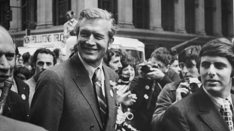 NYC mayors over the last 100 years 8 John Lindsay was mayor from 1966 to 1973, serving during a time when the city began to slide into a financial mess and when the police faced increased scrutiny over corruption allegations.