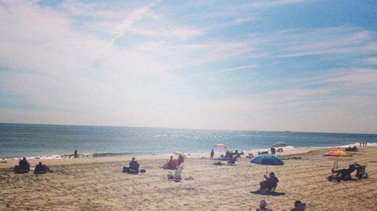 Open to Town of Oyster Bay residents (non-residents permitted Mon-Fri, excluding holidays), Tobay Beach (Ocean Parkway east of Jones Beach, off Wantagh Parkway Massapequa) offers ocean and beach access, a spray park, marina, picnic area, refreshment stand and full restaurant that touches the sand and is only a short walk from the bay. Call 516-679-3900 for more information.