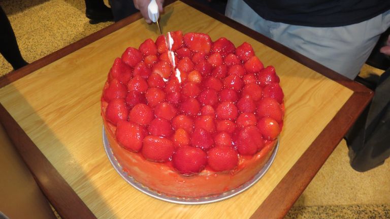 Carnegie Deli reopens: 'Finest pastrami sandwich in New York,' de Blasio says 14 New York-style cheesecake is iconic, and at the Carnegie Deli, a slice to follow a sandwich is basically required. To celebrate the reopening, all customers who dine-in at the deli on Feb. 17 get a free slice with the purchase of any entree or sandwich.