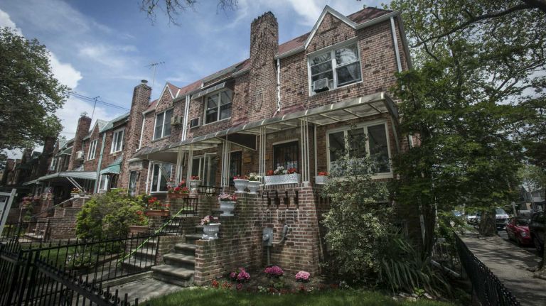 NYC's best neighborhoods for first-time home buyers 8 There were 702 homes available to first-time buyers in Sheepshead Bay in 2015.