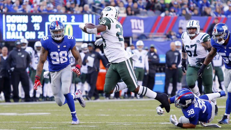 Bilal Powell #29 of the New York Jets eludes Trumaine McBride #38 of the New York Giants for a touchdown in the second quarter at MetLife Stadium on Dec. 6, 2015 in East Rutherford, N.J.