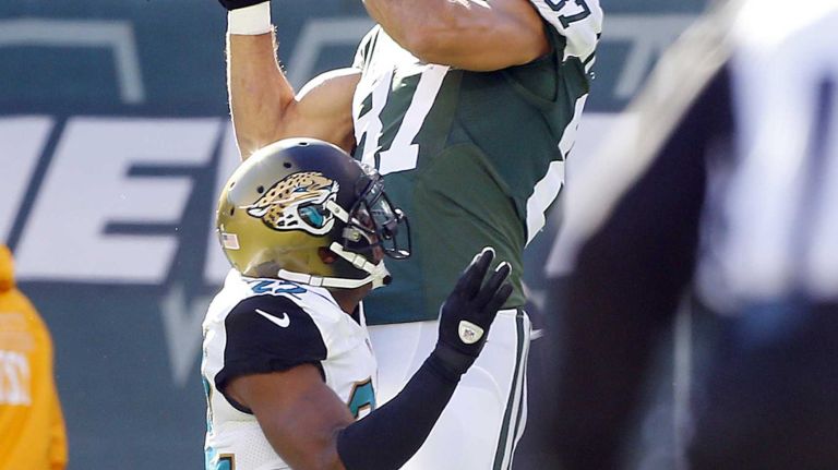 Eric Decker #87 of the New York Jets hauls in a first-quarter reception against Aaron Colvin #22 of the Jacksonville Jaguars at MetLife Stadium on Sunday, Nov. 8, 2015 in East Rutherford, N.J.