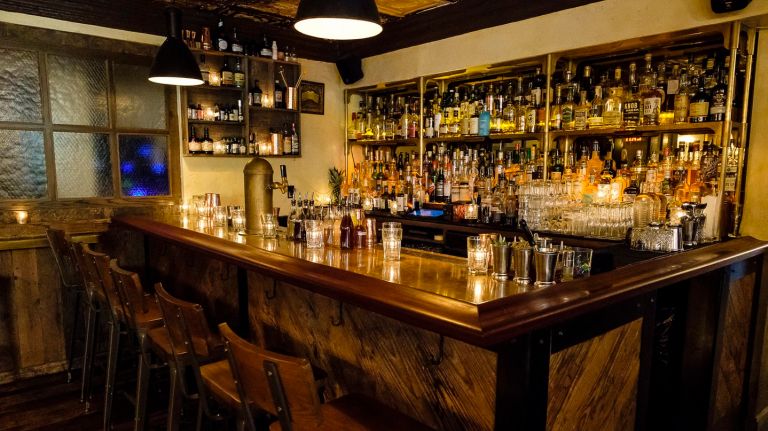 How old-school delis like Katz’s and 2nd Ave Deli are changing to expand their customer base 2 The new 2nd Floor, a bar atop the 2nd Ave Deli on the Upper East Side, has an extensive cocktail list and deli-influenced bites.