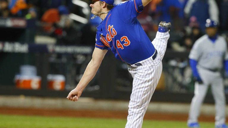 New York Mets relief pitcher Addison Reed (43) delivers the pitch in the seventh inning during Game 2 of the NLCS against the Chicago Cubs at Citi Field on Sunday, Oct. 18, 2015.