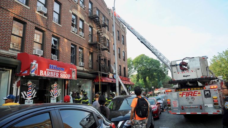 Crown Heights fire tears through deli, apartment building, killing 1, FDNY says 1 The fire spread from a deli at 291 Buffalo Ave. Friday morning, the FDNY said.