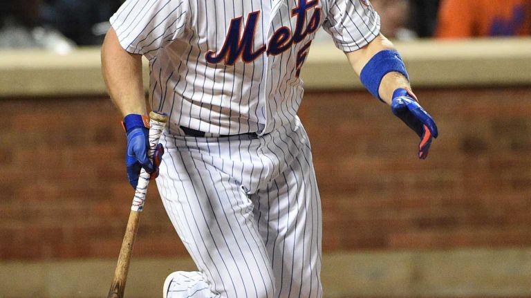 Mets third baseman David Wright runs on his RBI double against the Miami Marlins during the seventh inning of a baseball game at Citi Field on Monday, Sept. 14, 2015.