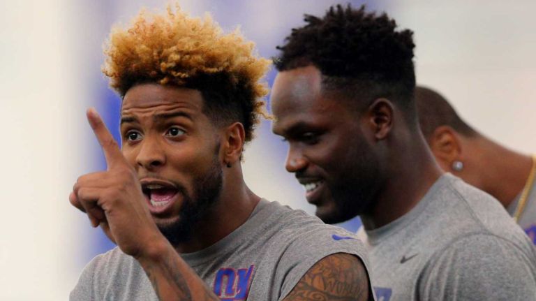 New York Giants wide receiver Odell Beckham Jr., center, talks to teammates during team conditioning drills at the Quest Diagnostics Training Center in East Rutherford, N.J., on Thursday, July 30, 2015.