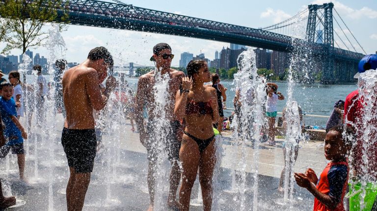 NYC weather: High temperatures prompt heat and air quality advisories 1 Heat advisories and air quality advisories didn't stop New Yorkers from soaking up the sun on Sunday.