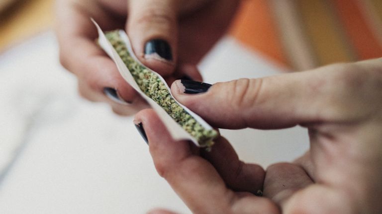 Marijuana prosecutions for low-level offenses in Brooklyn dropped over 91 percent in 2018, DA says 1 The Brooklyn district attorney's office will continue to decline prosecution of low-level marijuana offenses in the borough, District Attorney Eric Gonzalez said Friday.