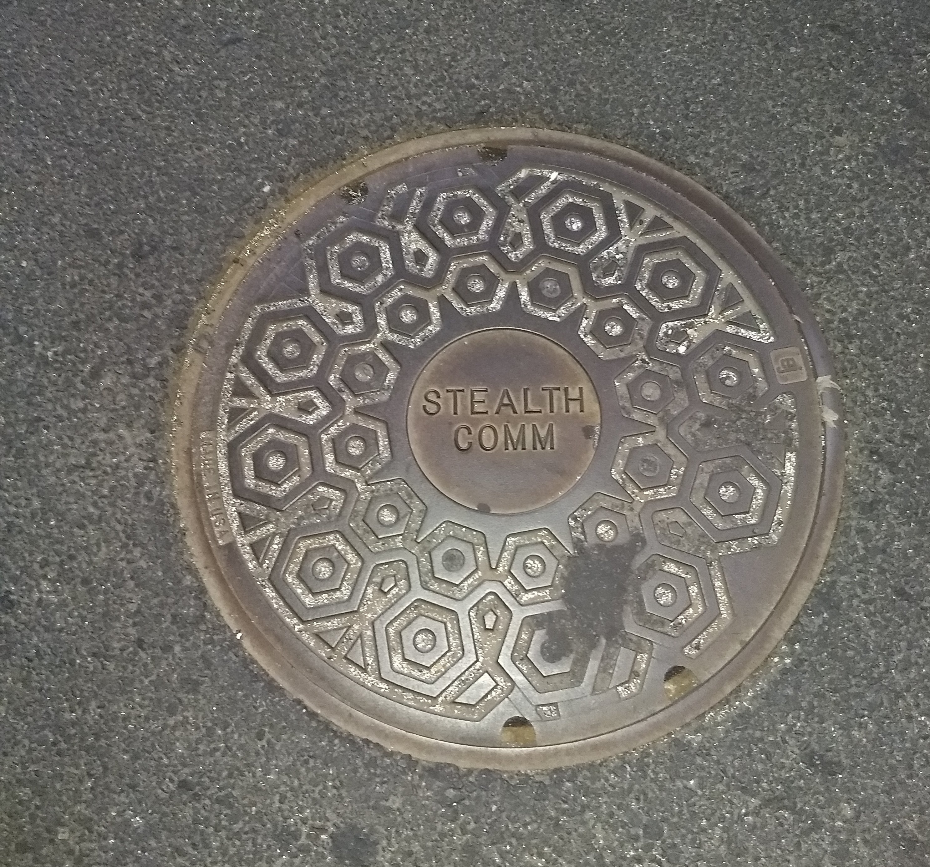 Stealth_Fiber-Optic_Manhole_Cover_in_NYC