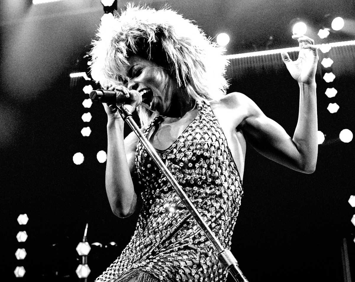 2_Adrienne-Warren-as-Tina-Turner-Photo-by-Manuel-Harlan-2018