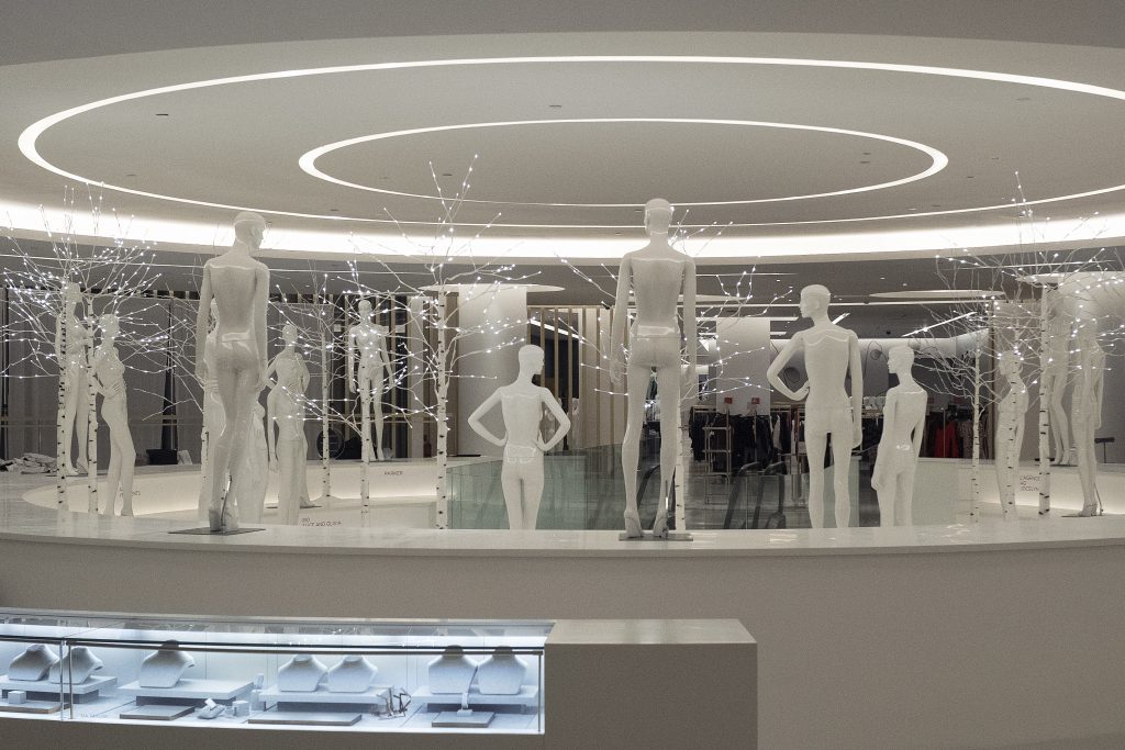 Saks Store Closes