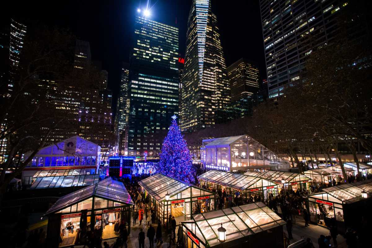 Holiday Shops 04 – Photo by Elizabeth Shrier