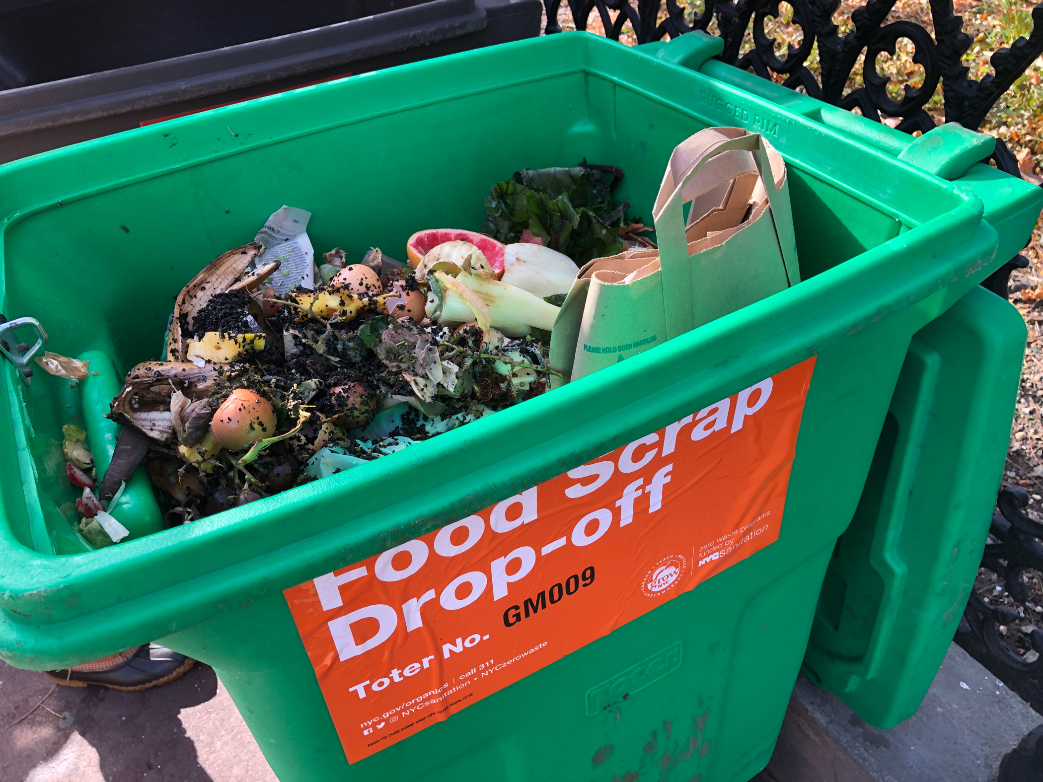 Compost drop-off: Tribeca-style 2