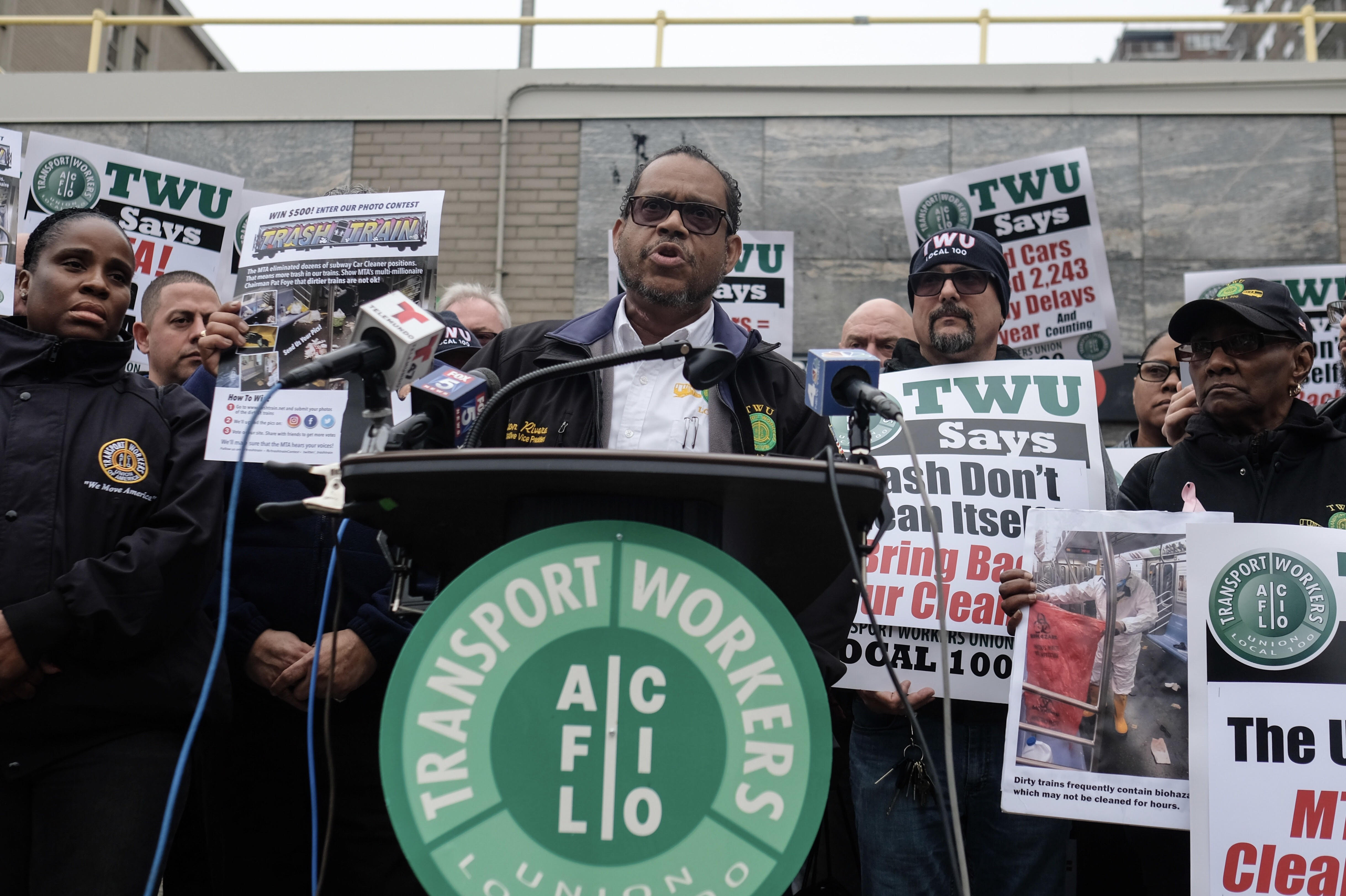 Transit union calls on MTA for more help cleaning filthy trains during