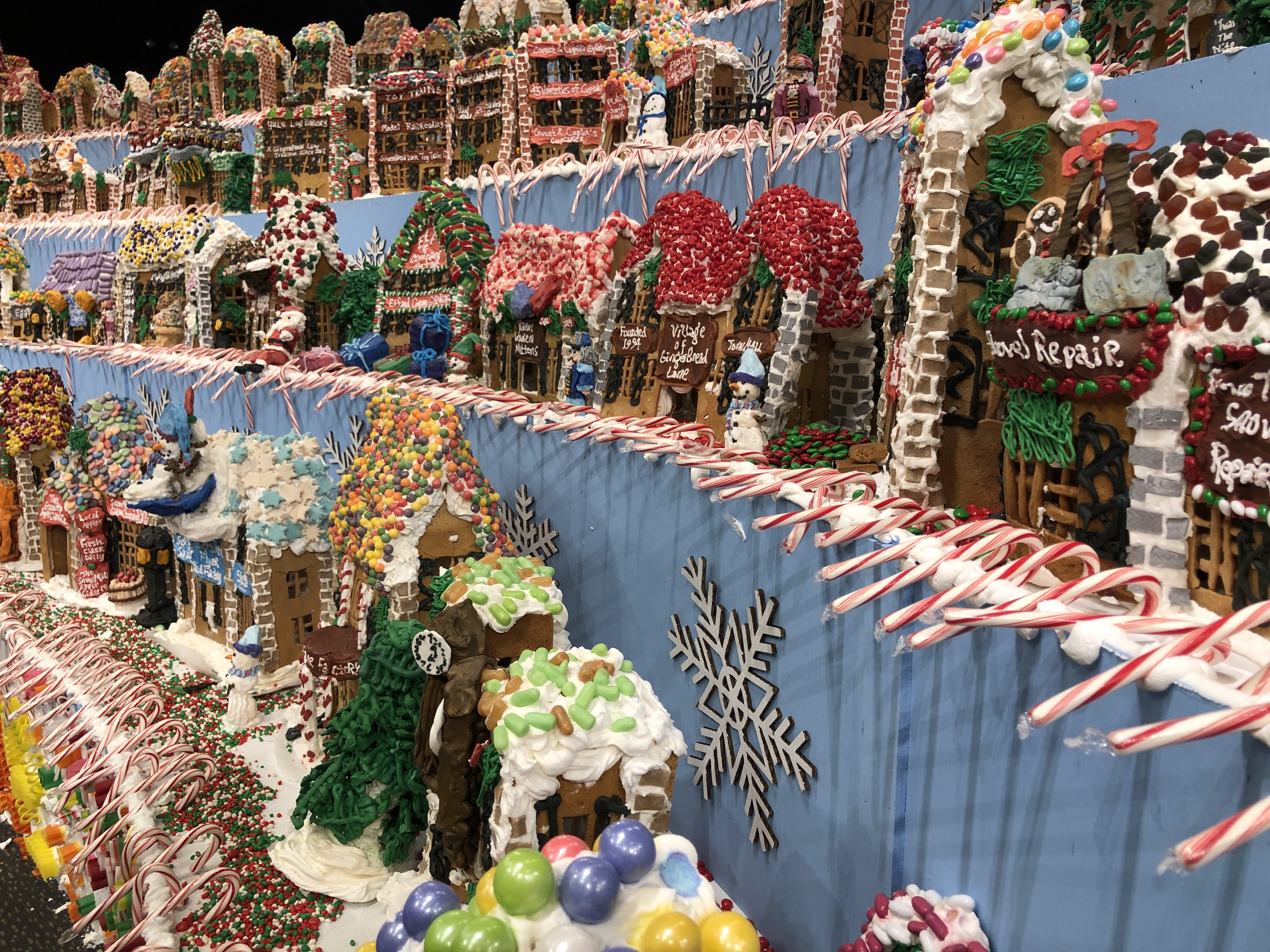 See the world's largest gingerbread village in Queens 4