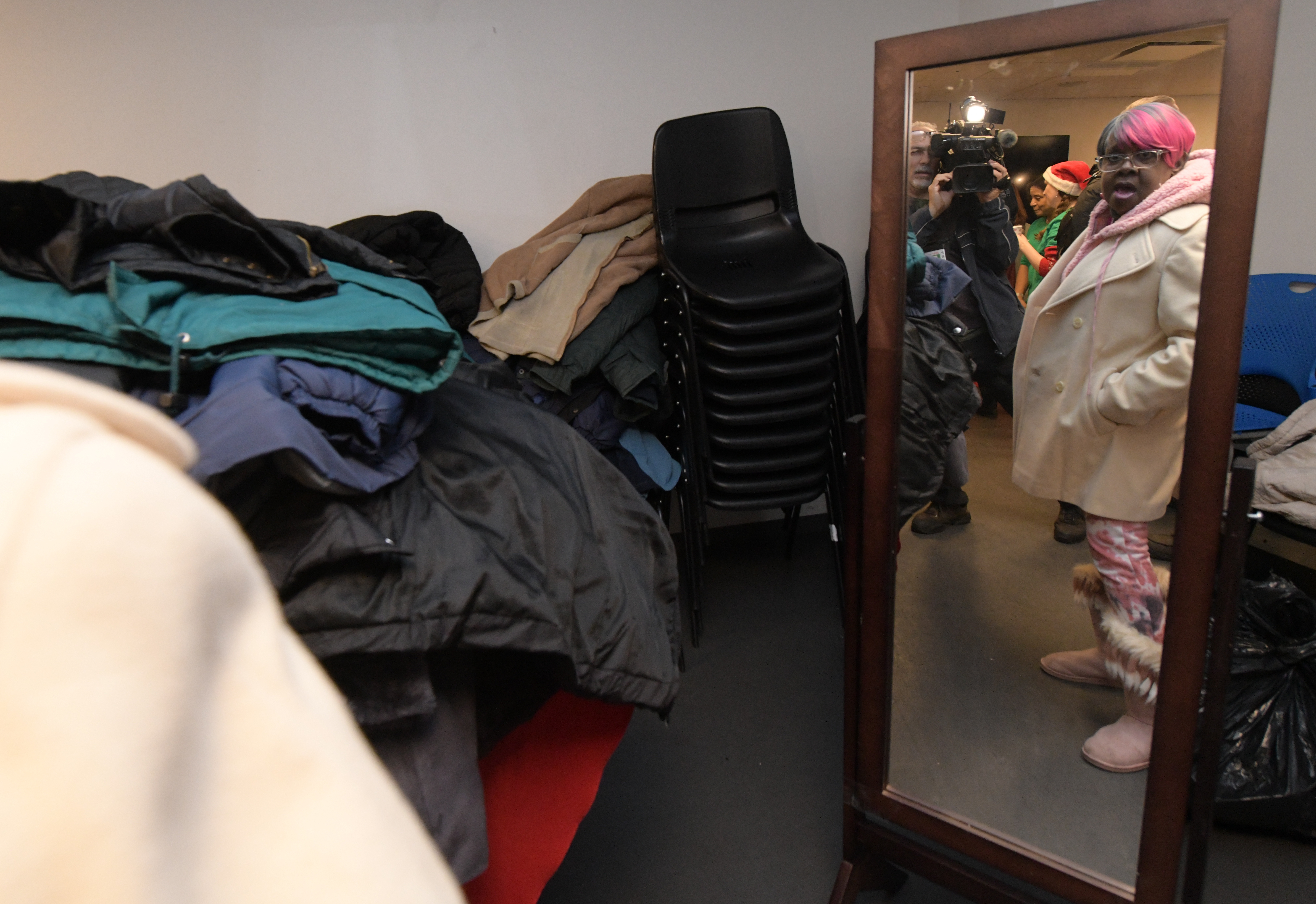 Christmas Eve coat drive warms homeless, HIV-positive New Yorkers 5