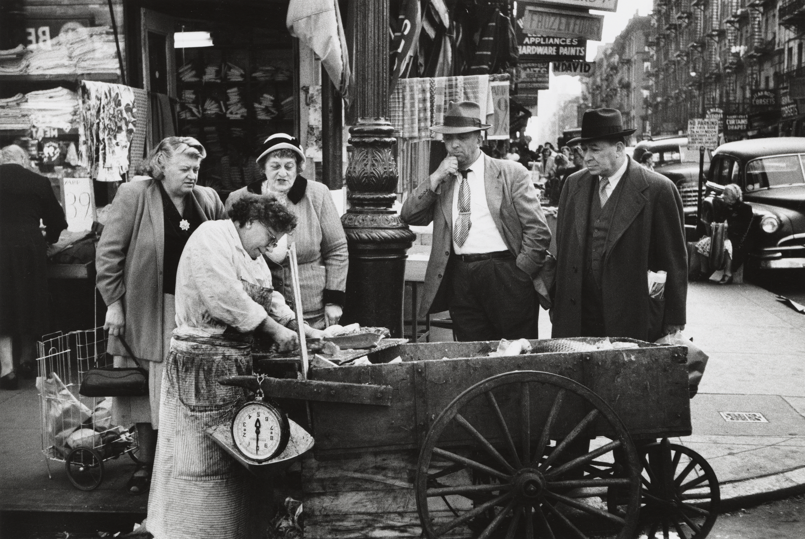 Dan Weiner, Orchard Street. New York City, 1947. © John Broderick