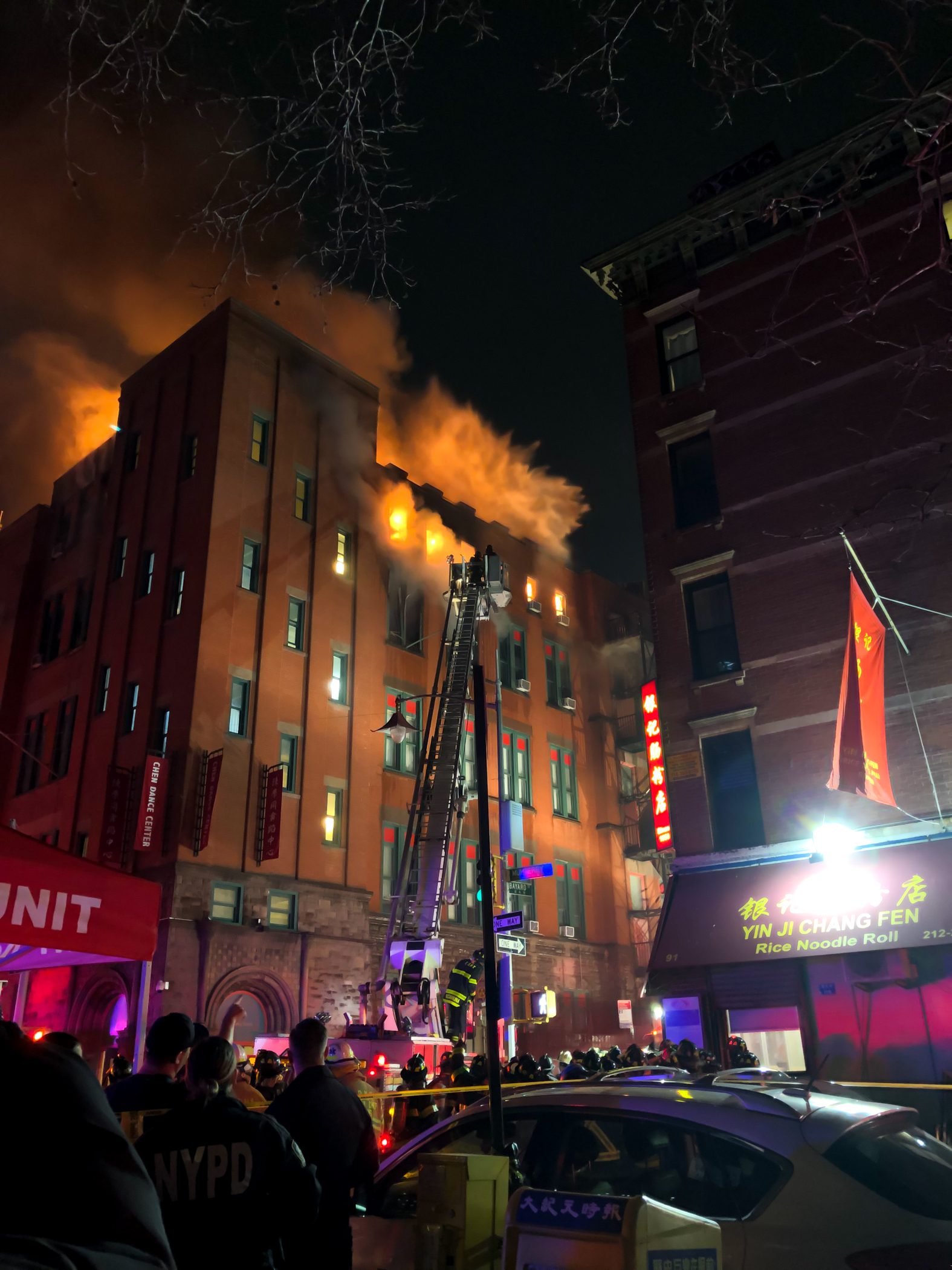 Fivealarm blaze rips through historic building in Manhattan's