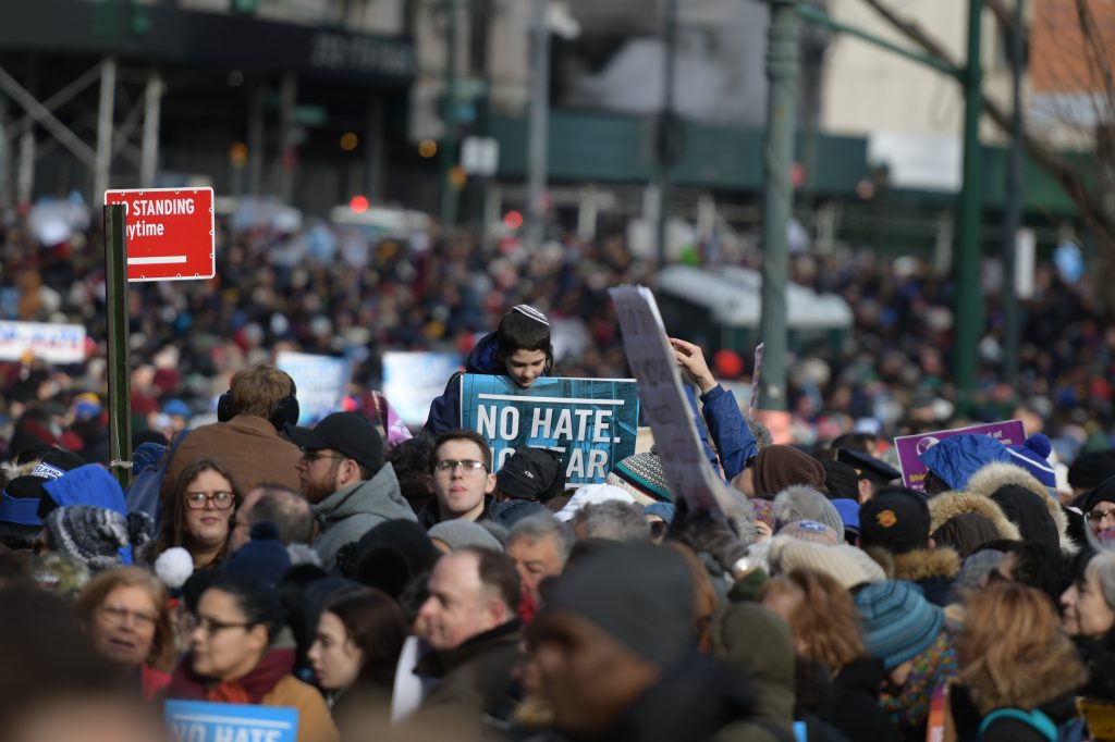 Close to 20,000 march across Brooklyn Bridge against anti-Semitism 3