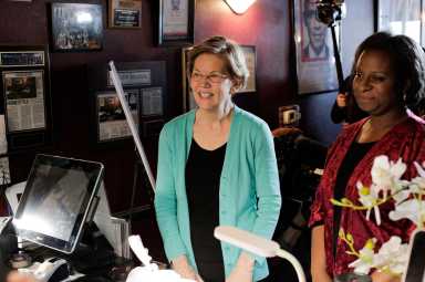 U.S. Democratic presidential candidate Senator Elizabeth Warren orders lunch with Allison Stevens, a DNC committeewoman from Nevada, at EllaEm’s Soul Food in North Las Vegas