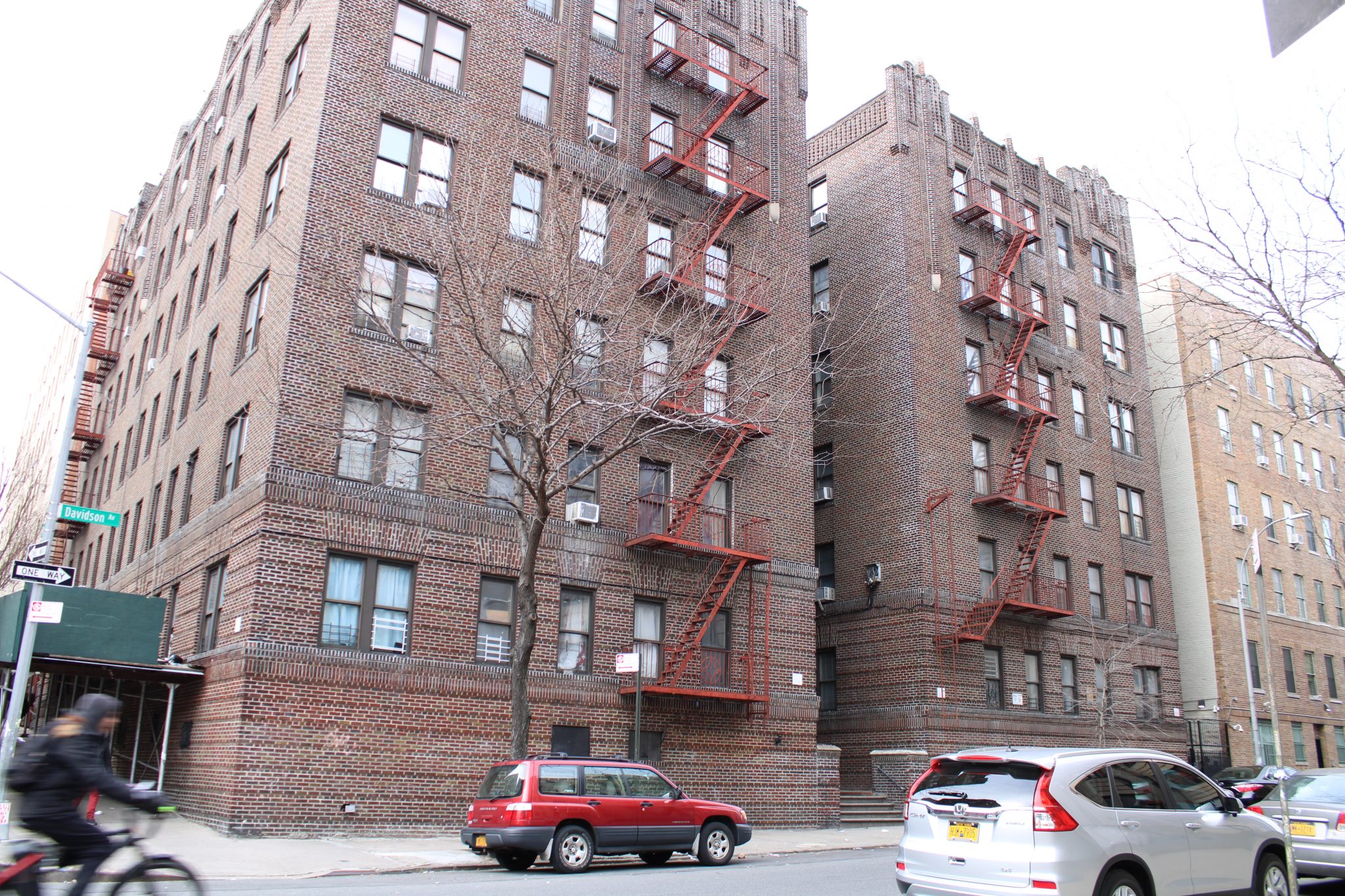 Bronx tenants demand foreclosure as last resort to combat mold and