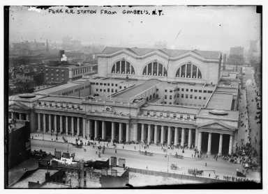 Penn._RR_Station_from_Gimbel’s_N.Y._LCCN2014689690