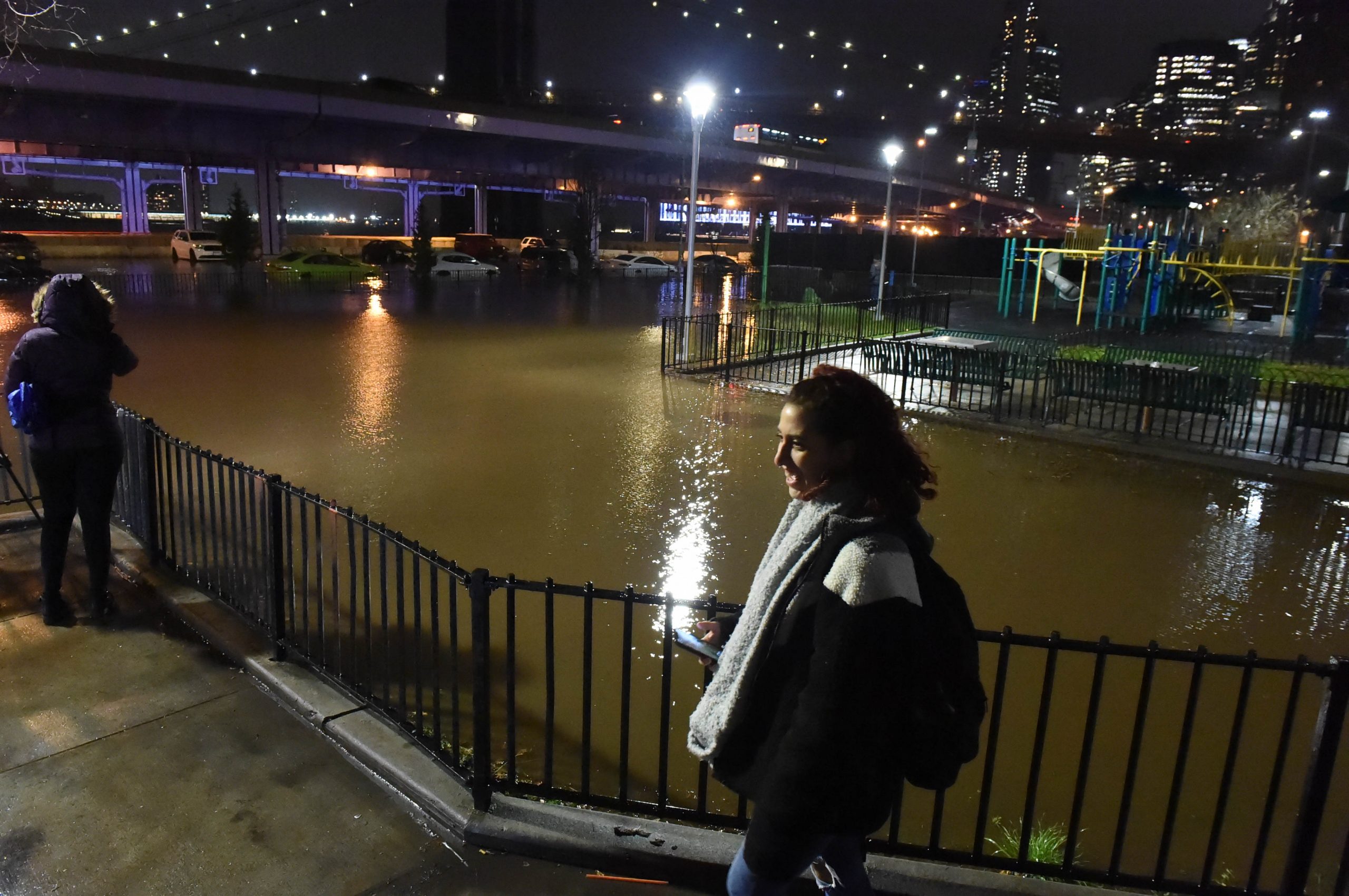Water main break in Manhattan leaves South Street flooded during evening rush hour 2