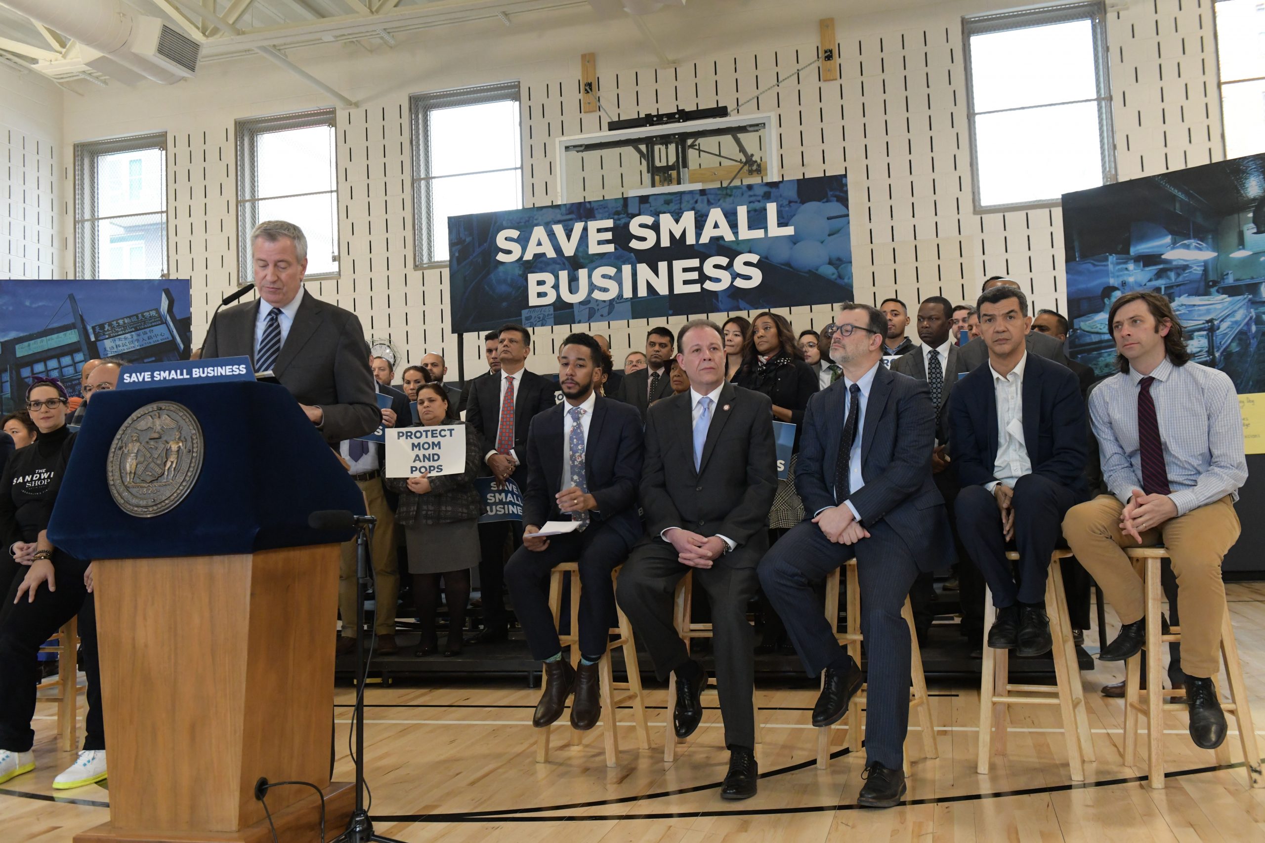 In support of mom & pop stores, mayor seeks reduced fines and law changes 3