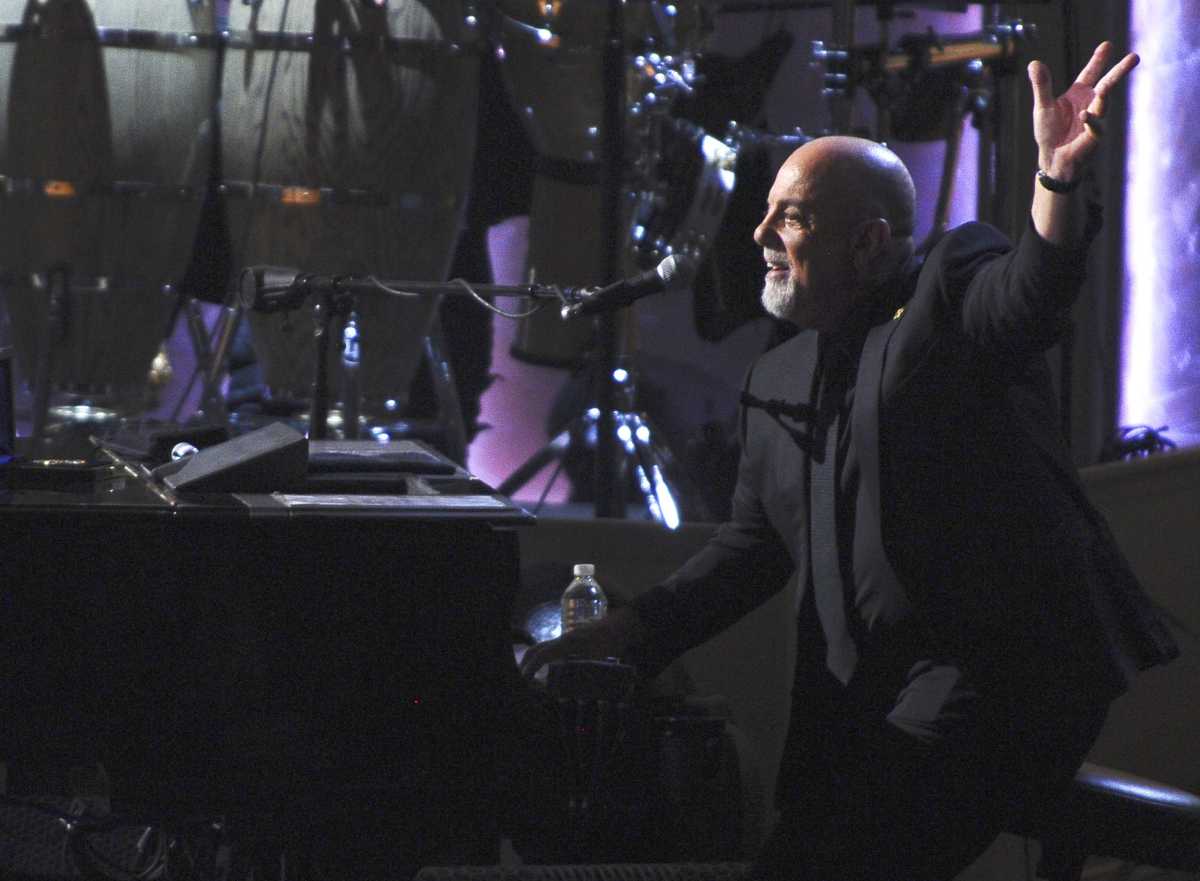 Recording artist Billy Joel, the latest recipient of the Gershwin Prize for Popular Song, is honored during a tribute concert at DAR Constitution Hall in Washington, November 19, 2014. REUTERS/Mary F. Calvert (UNITED STATES - Tags: ENTERTAINMENT)
