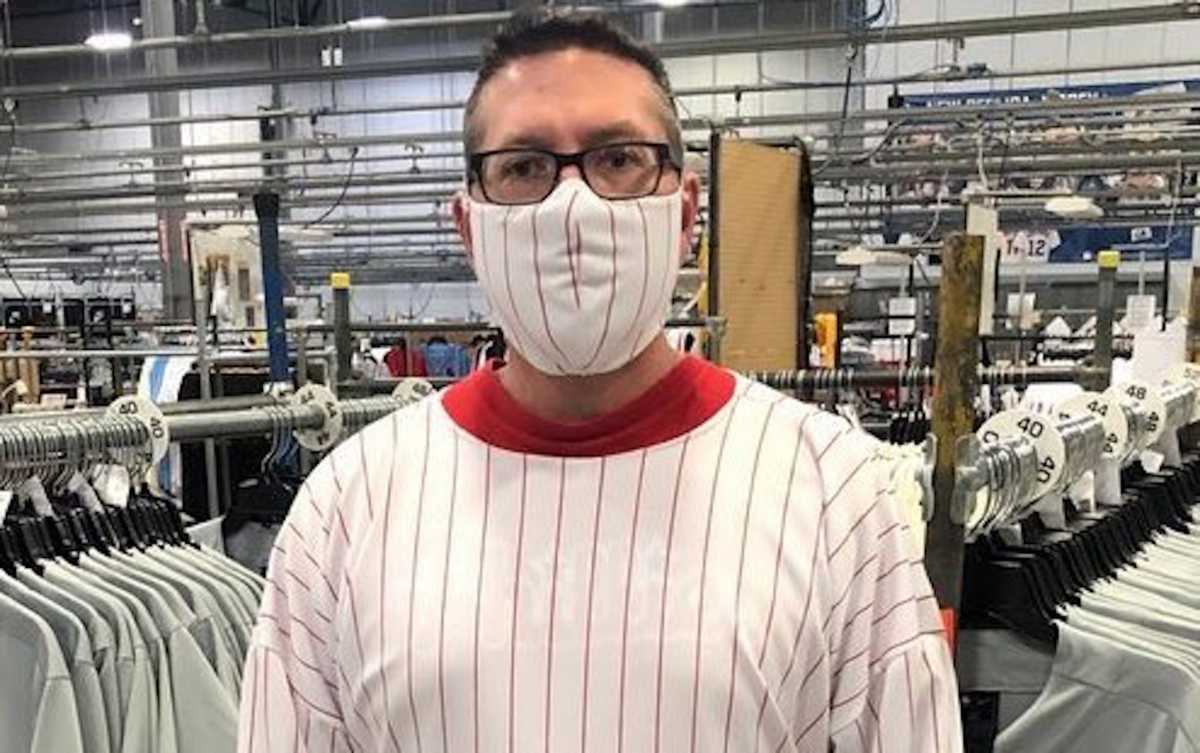 Fanatics mask/gown