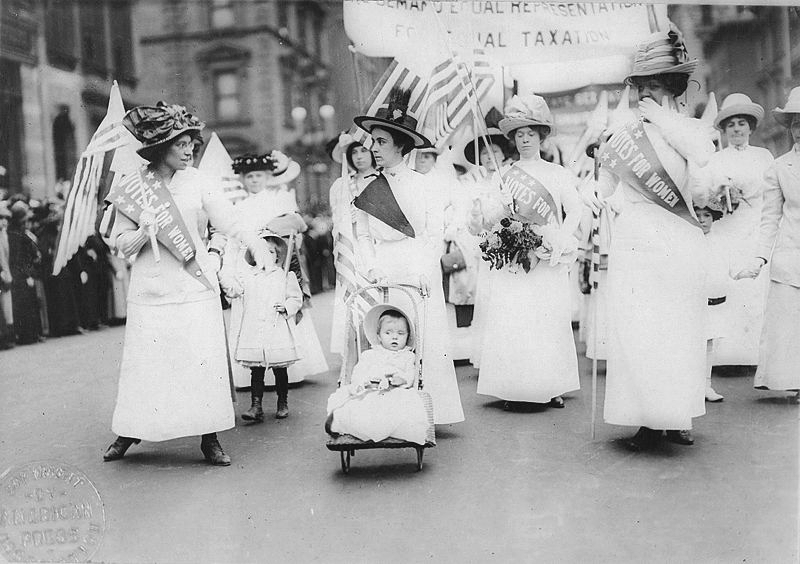 Feminist_Suffrage_Parade_in_New_York_City,_1912