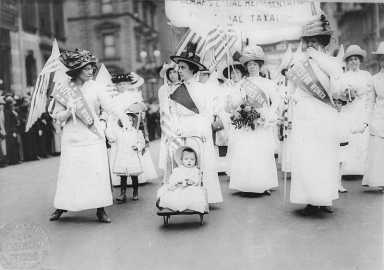 Feminist_Suffrage_Parade_in_New_York_City,_1912