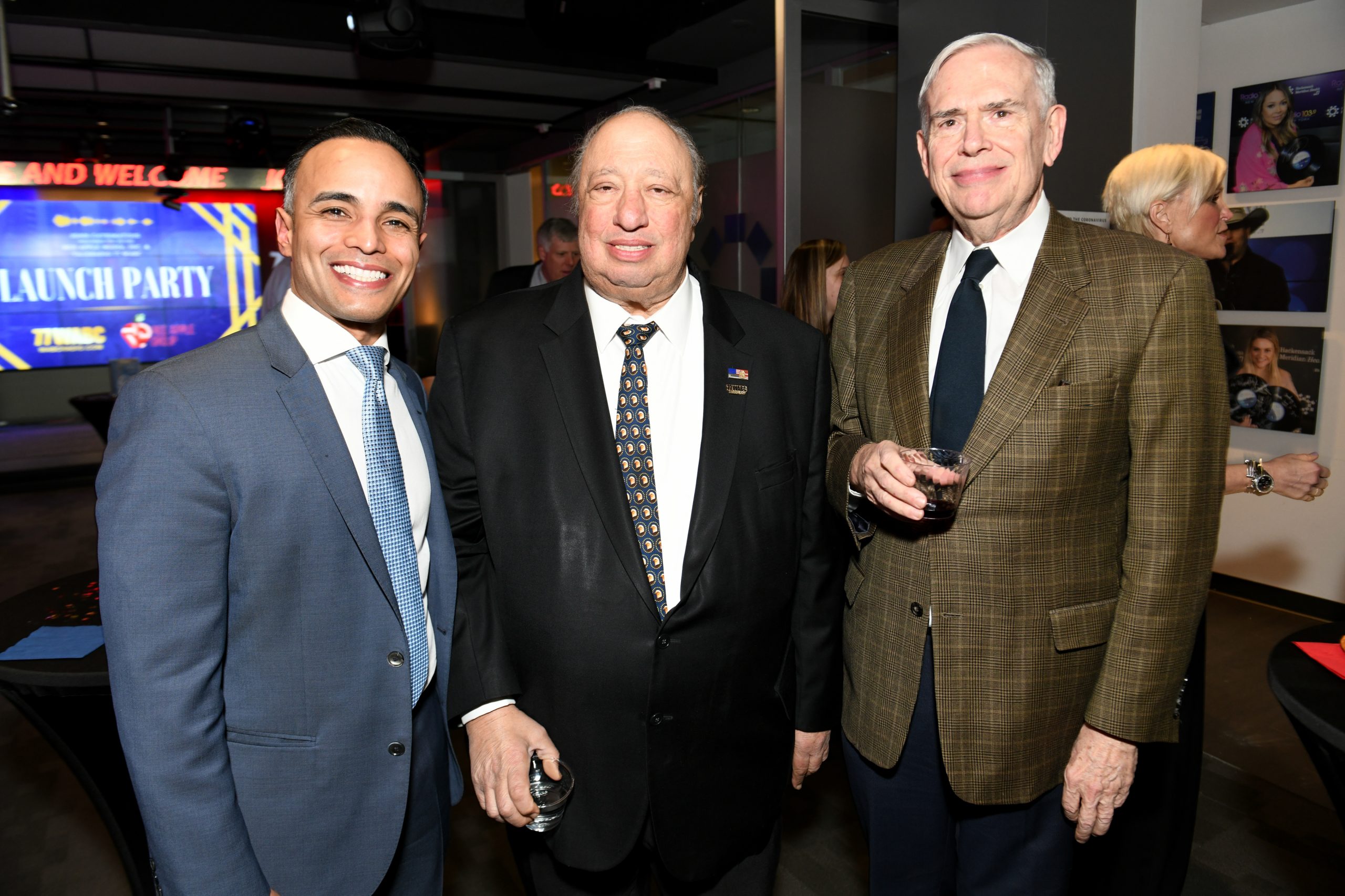 Red Apple Media celebrates the relaunch of WABC radio amNewYork