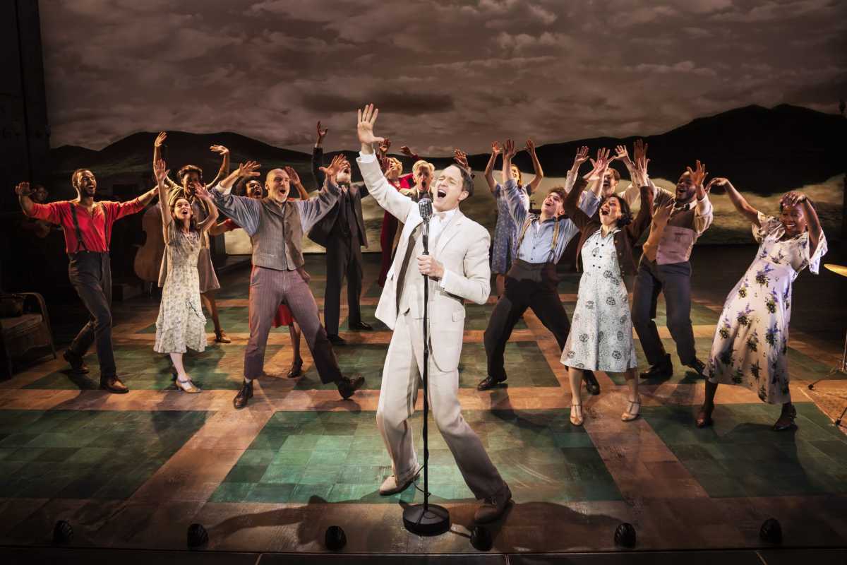 Todd Almond and the Cast of Girl From The North Country on Broadway – photo by Matthew Murphy – 1233