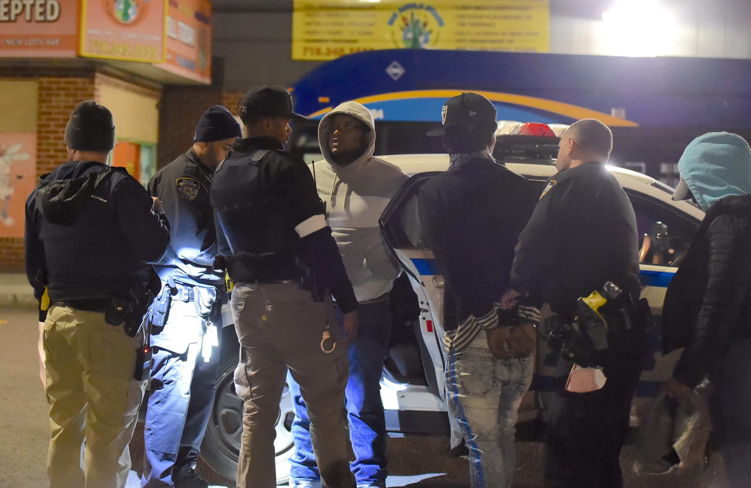 Cops looking for armed suspect who shot two on Brooklyn street 4