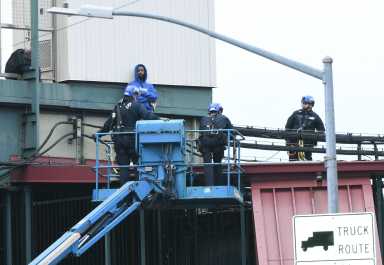 EDP  kept cops at bay for more then five hours after threating t