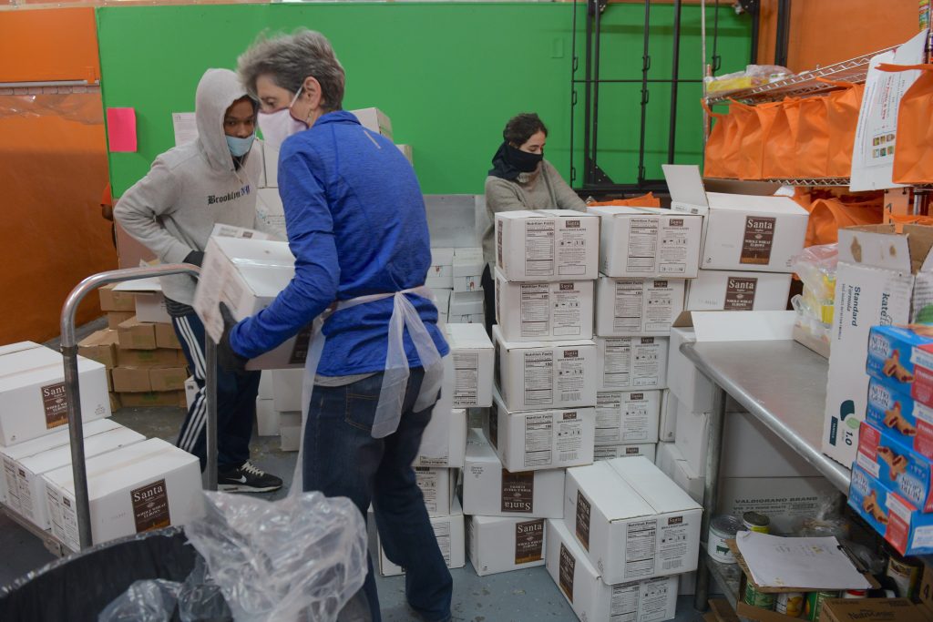 'We will not let anyone go hungry': Mayor assists and reassures Brooklyn pantry amid pandemic 3
