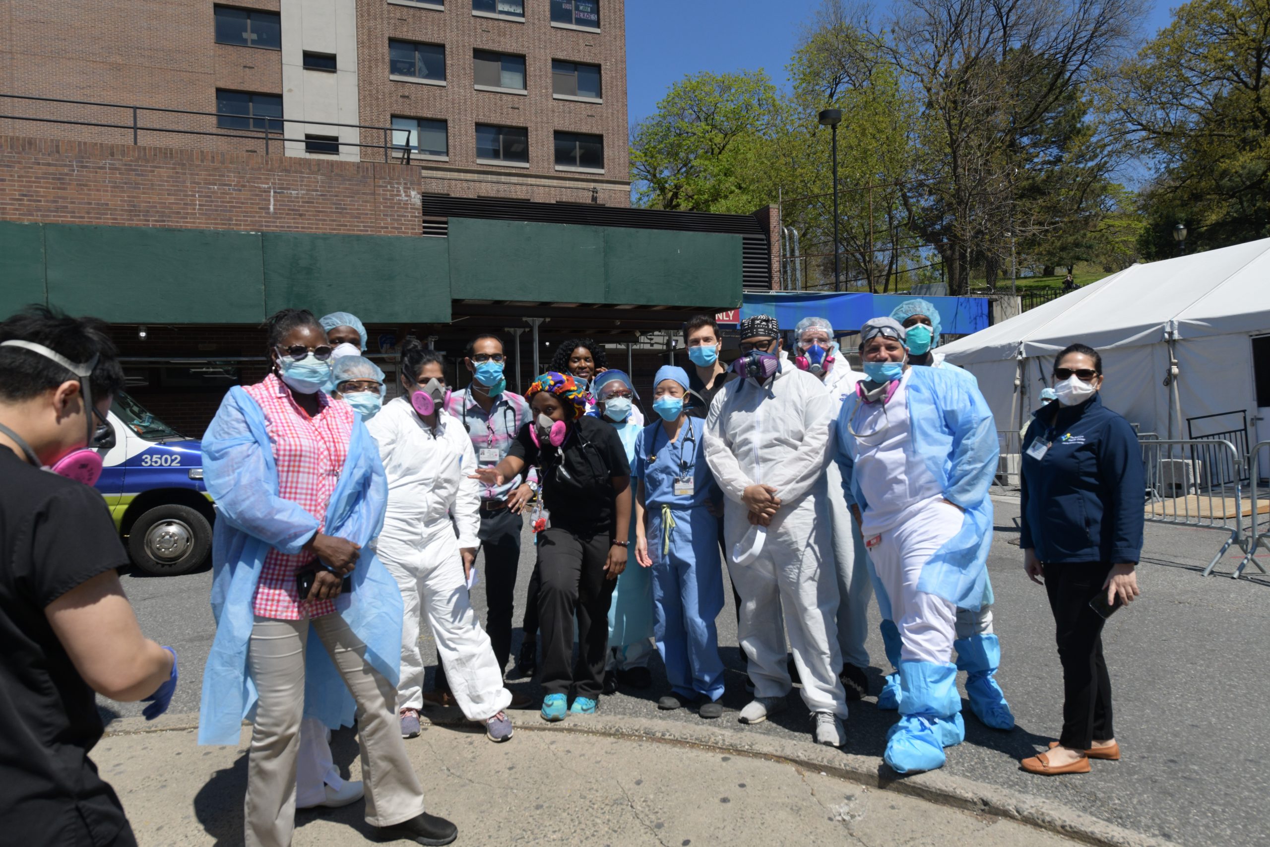 Blue Angels and Thunderbirds bring cheer to COVID-19 city front-line workers 4